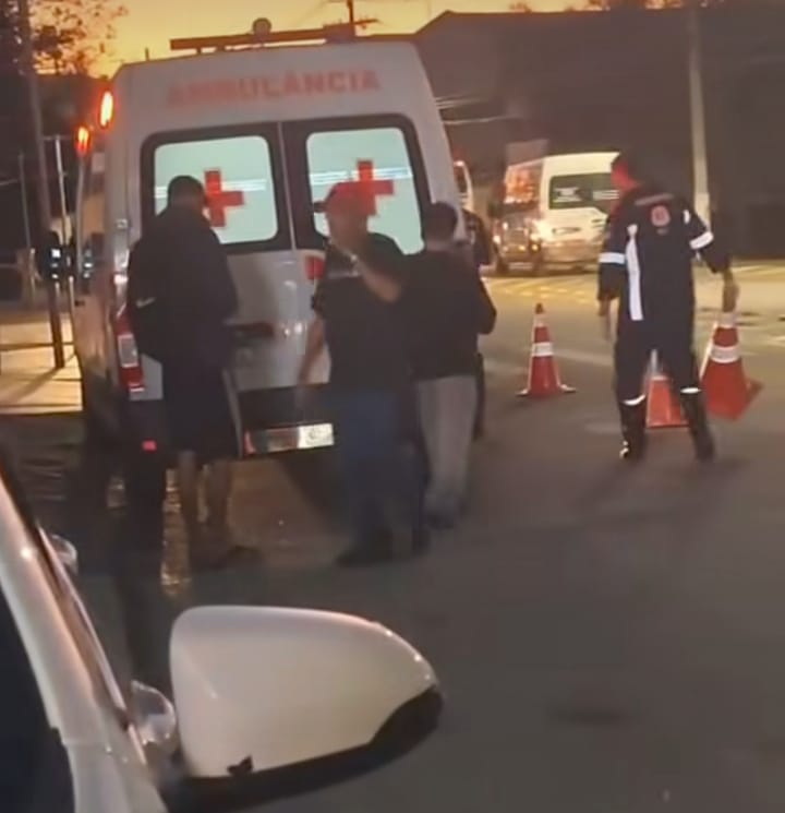  Ciclista é hospitalizado após acidente na Emílio Checchinato